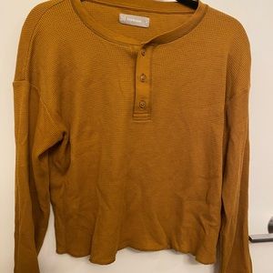 Everlane long sleeve. Cropped fit. Waffle texture. Medium